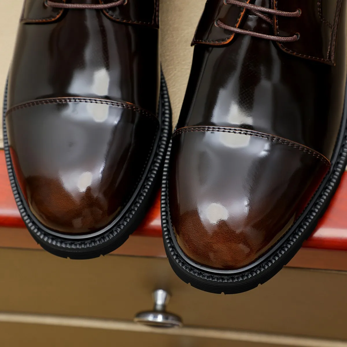 Men's shoes 💰660 💰 Louis Vuitton LV ® Autumn and Winter 🆕 models 🔛Full shoe counter First layer cowhide, 🐂Leather lined casual shoes for men, super soft outsole, essential for driving. Counter synchronization Original first layer cowhide Completely 1:1 mold customization 🌹Top version, 2 colors available! Number: 38-45 (37.46. Customized)